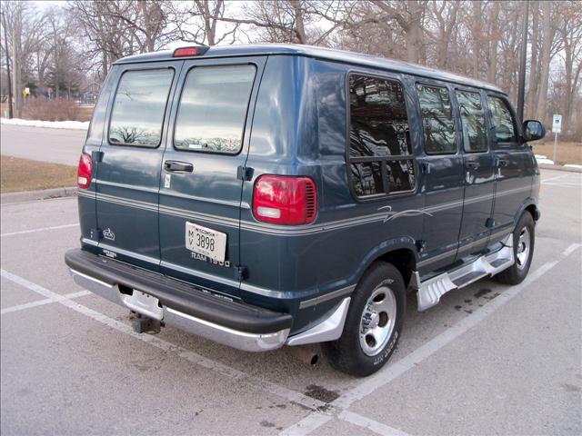 Dodge Ram Van 2003 photo 3