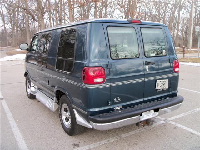 Dodge Ram Van 2003 photo 4