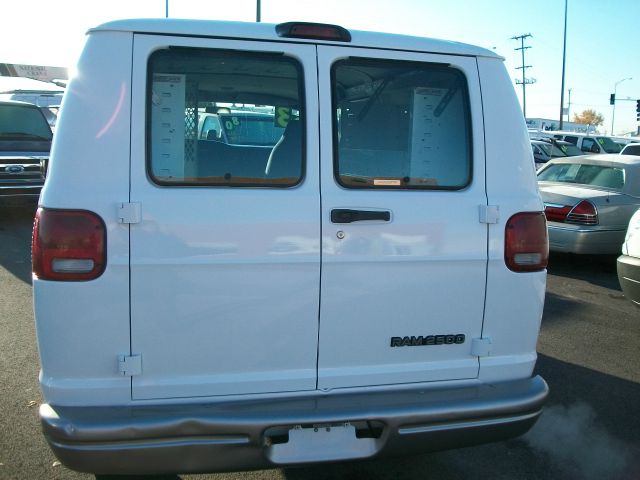 Dodge Ram Van 2003 photo 1