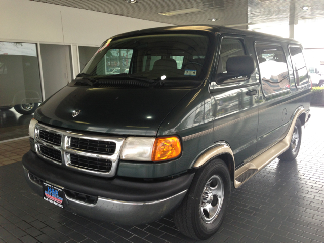 Dodge Ram Van 2003 photo 2