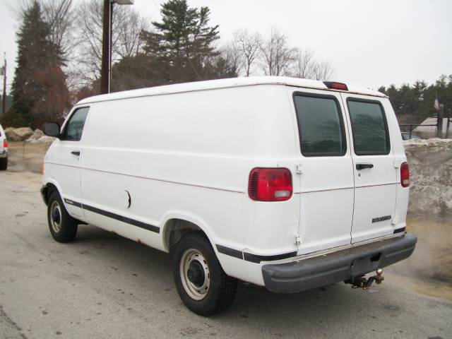 Dodge Ram Van 2003 photo 1