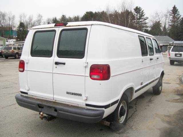 Dodge Ram Van 2003 photo 2