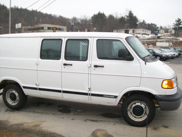 Dodge Ram Van 2003 photo 3