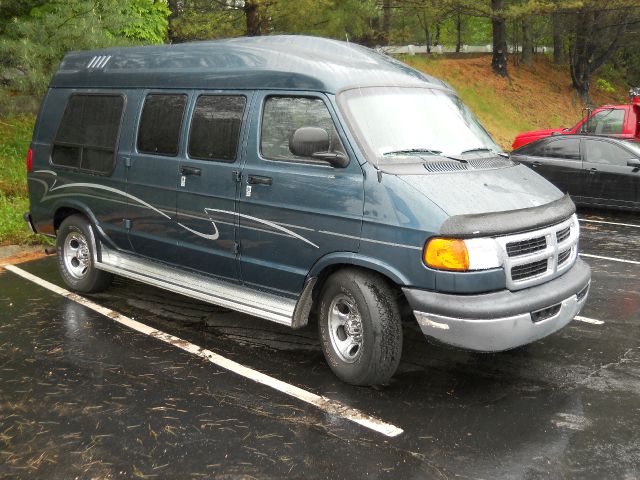 Dodge Ram Van 2003 photo 1