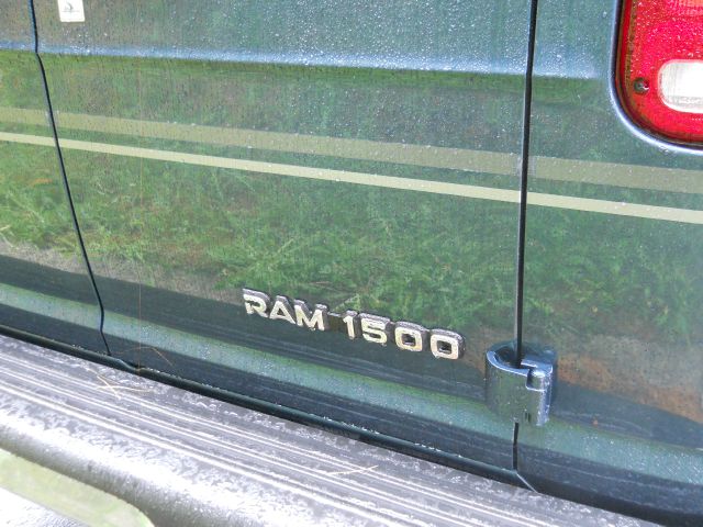 Dodge Ram Van 2003 photo 3