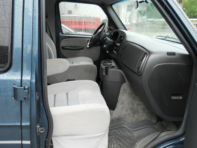 Dodge Ram Van 2003 photo 4