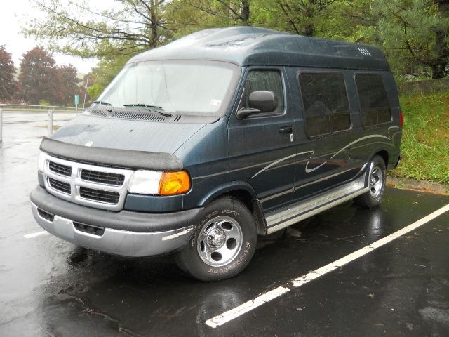 Dodge Ram Van 2003 photo 8