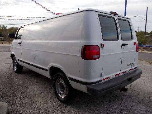 Dodge Ram Van 2003 photo 3