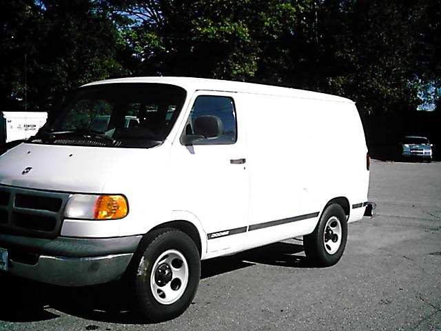 Dodge Ram Van 2003 photo 2