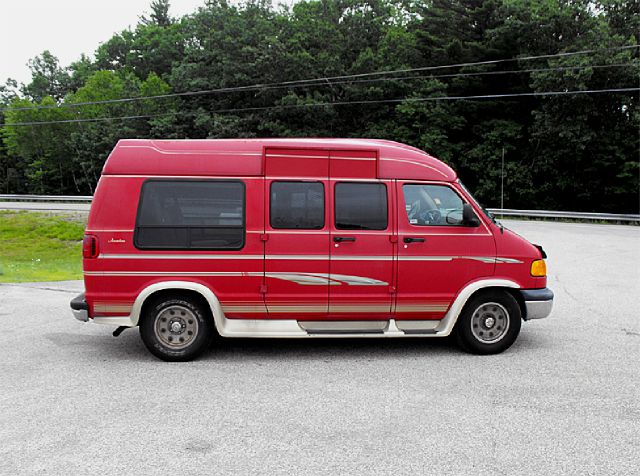 Dodge Ram Van 2003 photo 1