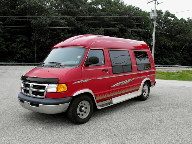 Dodge Ram Van 2003 photo 2