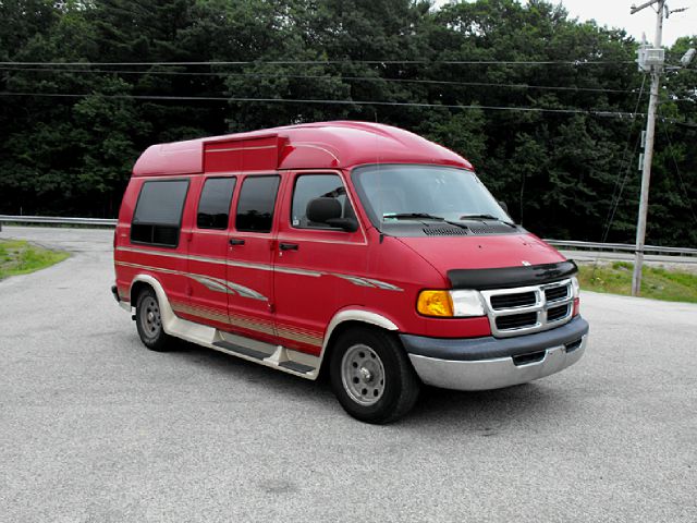 Dodge Ram Van 2003 photo 3