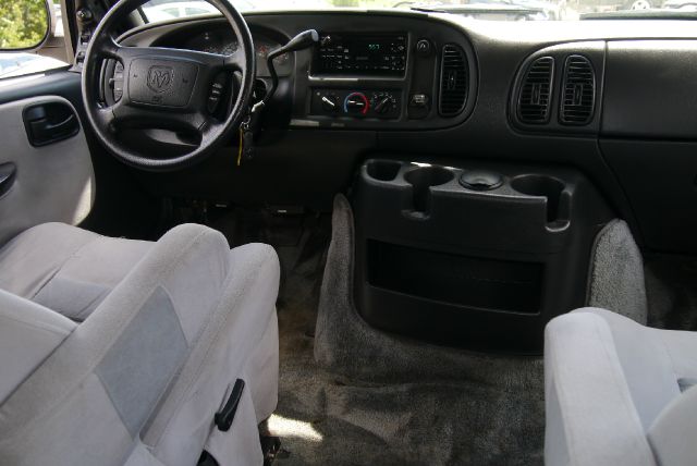 Dodge Ram Van 2003 photo 1