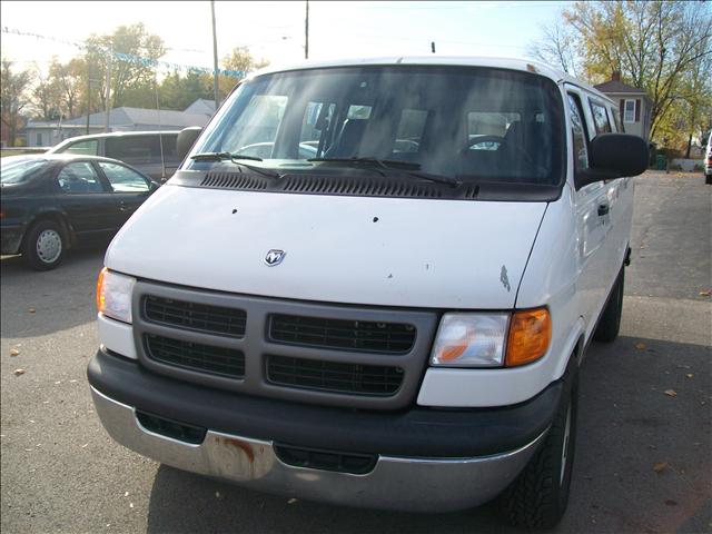 Dodge Ram Van 2003 photo 1