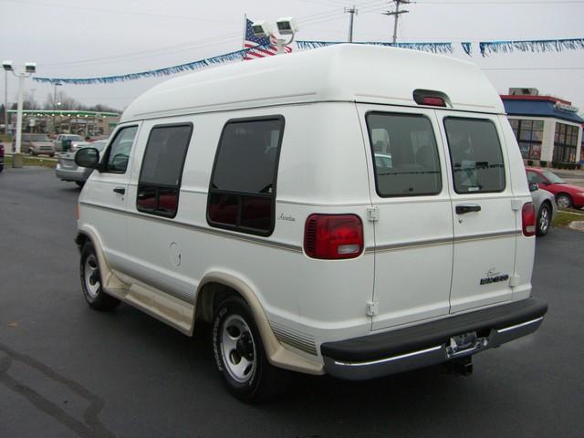 Dodge Ram Van 2003 photo 1