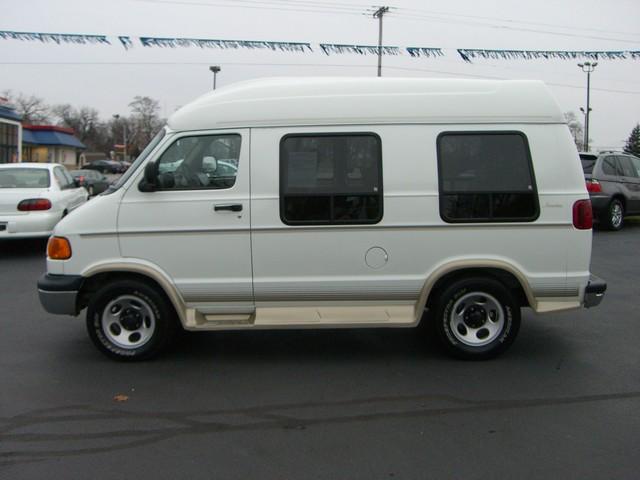 Dodge Ram Van 2003 photo 3