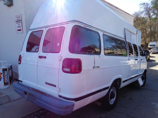 Dodge Ram Van 2003 photo 1