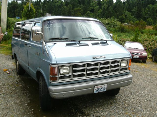 Dodge Ram Wagon 1990 photo 1