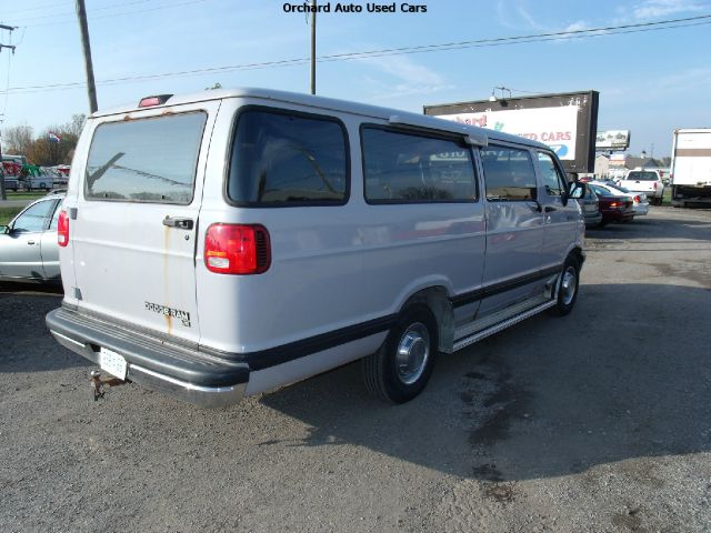 Dodge Ram Wagon 1994 photo 3