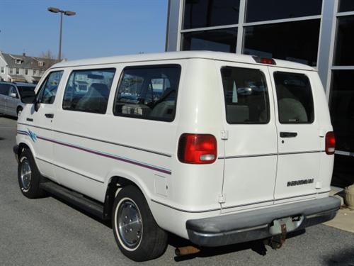 Dodge Ram Wagon 1994 photo 1