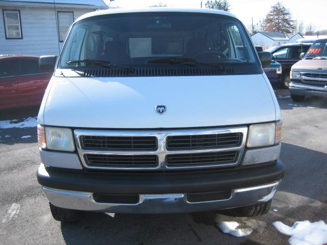 Dodge Ram Wagon 1994 photo 1