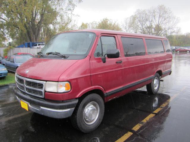 Dodge Ram Wagon SLT Passenger Van