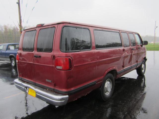 Dodge Ram Wagon 1996 photo 1