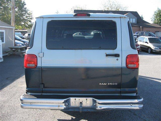 Dodge Ram Wagon 1996 photo 2