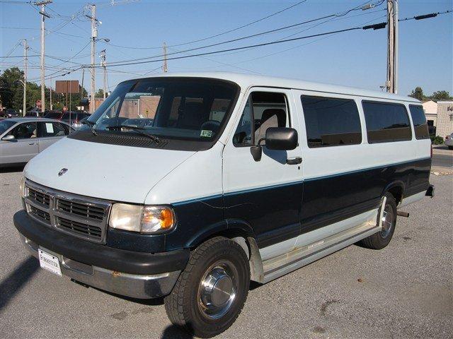 Dodge Ram Wagon 1996 photo 4