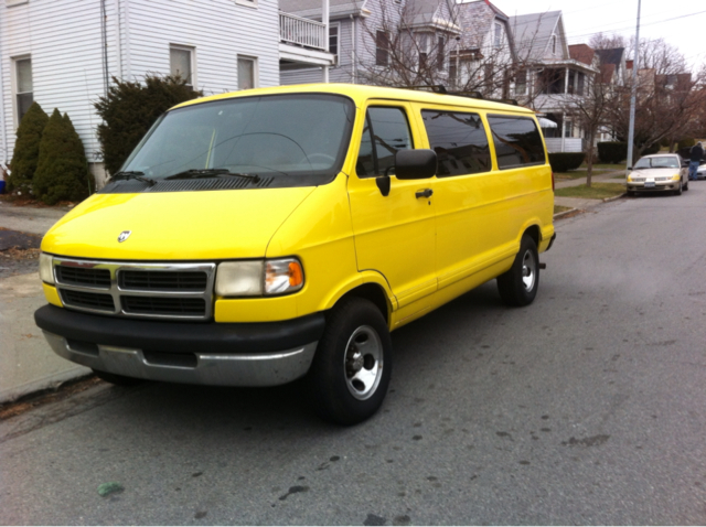 Dodge Ram Wagon 1997 photo 4