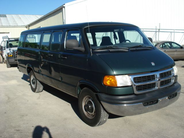 Dodge Ram Wagon 1998 photo 3