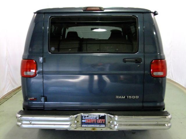 Dodge Ram Wagon 2000 photo 3