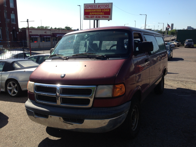 Dodge Ram Wagon 2000 photo 1