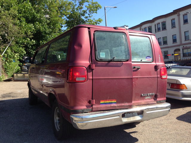 Dodge Ram Wagon 2000 photo 2