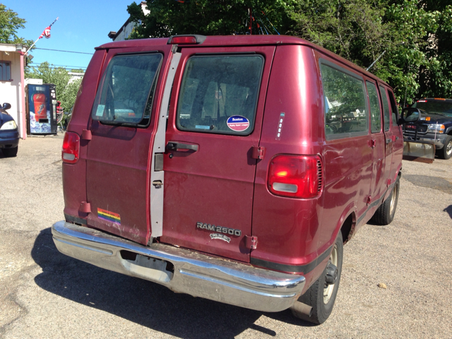 Dodge Ram Wagon 2000 photo 3