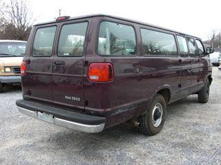 Dodge Ram Wagon 2000 photo 1