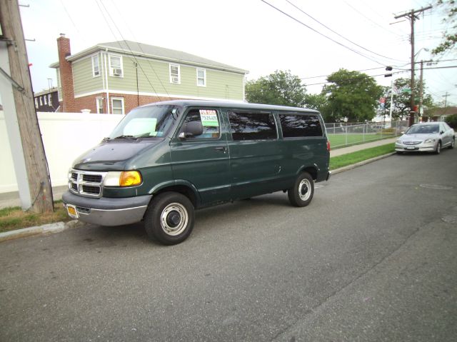 Dodge Ram Wagon 2000 photo 1