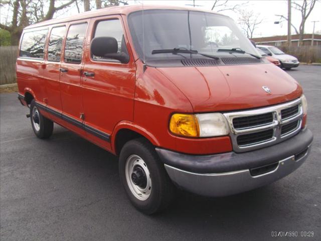 Dodge Ram Wagon 2001 photo 1