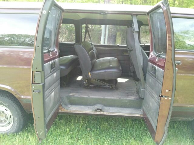 Dodge Ram Wagon 2002 photo 3