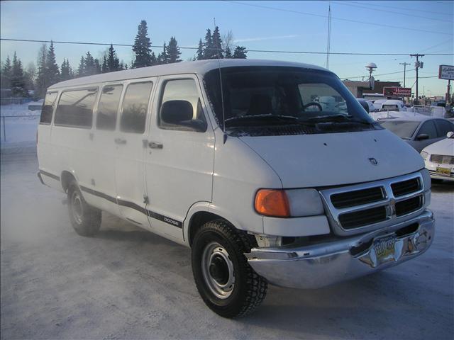 Dodge Ram Wagon 2002 photo 1