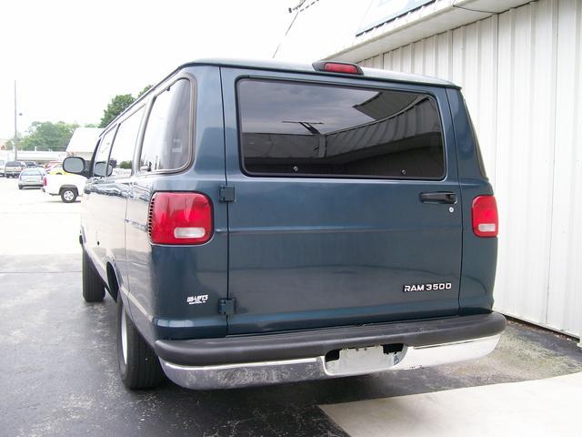 Dodge Ram Wagon 2002 photo 4