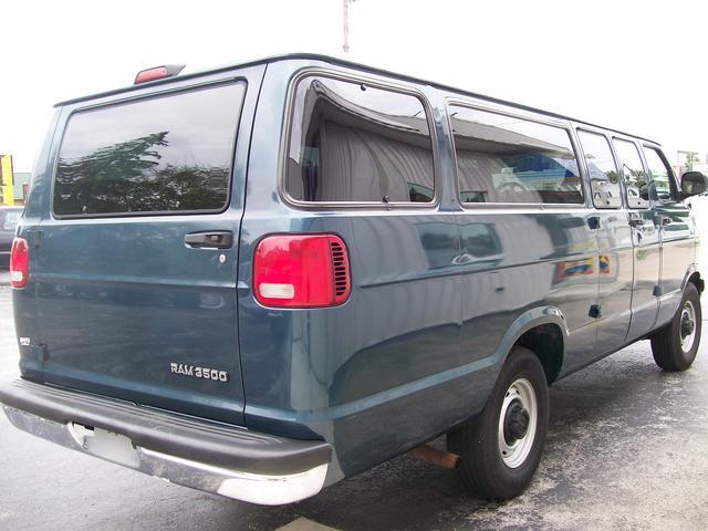 Dodge Ram Wagon 2002 photo 5