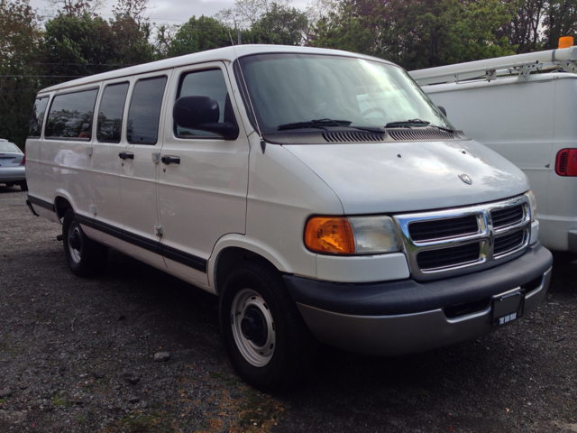 Dodge Ram Wagon 2002 photo 8