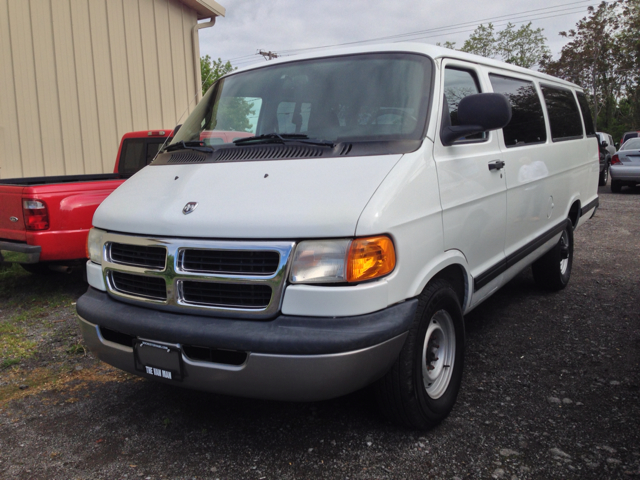 Dodge Ram Wagon 2002 photo 9