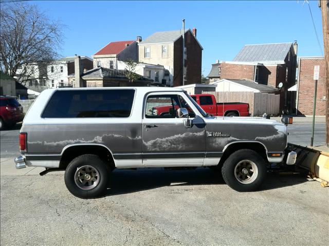 Dodge Ramcharger 1989 photo 2