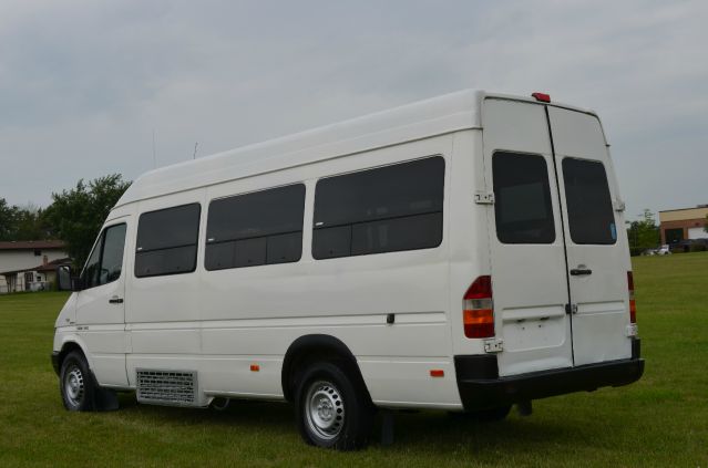 Dodge Sprinter 2500 2003 photo 2