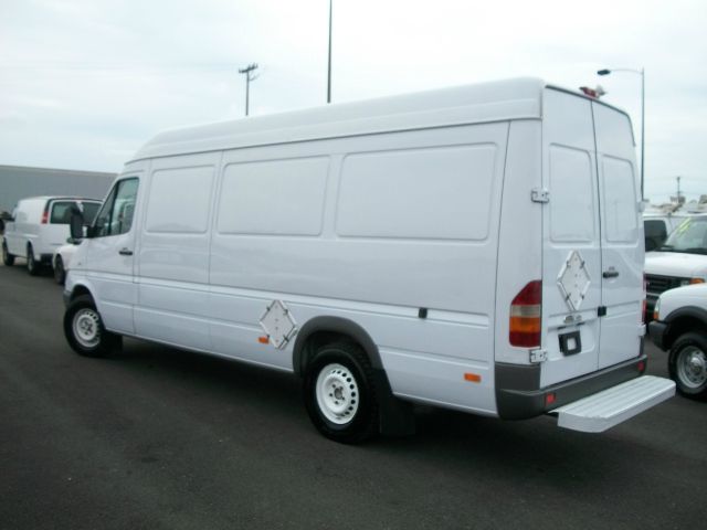 Dodge Sprinter 2500 2003 photo 2