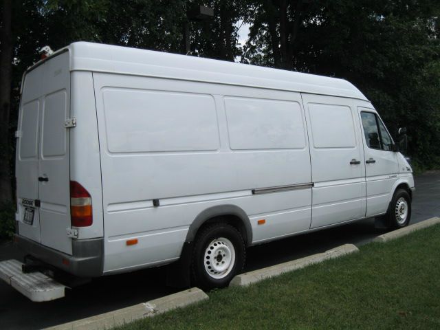 Dodge Sprinter 2500 2004 photo 2