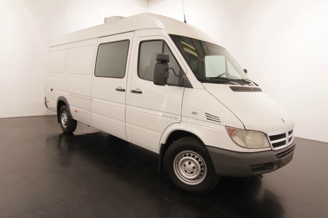 Dodge Sprinter 2500 2004 photo 2