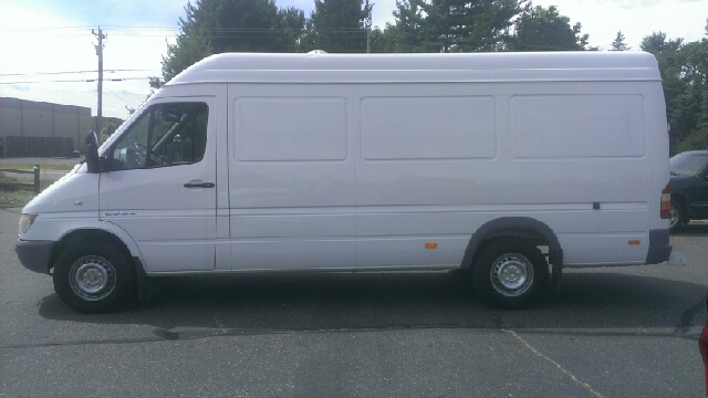 Dodge Sprinter 2500 2004 photo 2